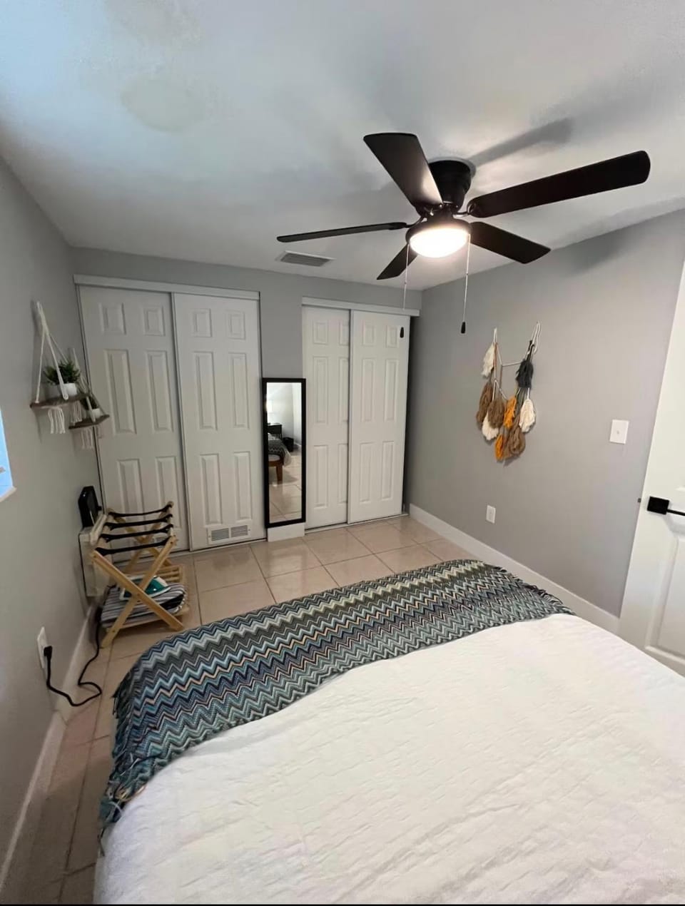 Charming 1 Bedroom minutes from Bush Gardens Apartment in Tampa