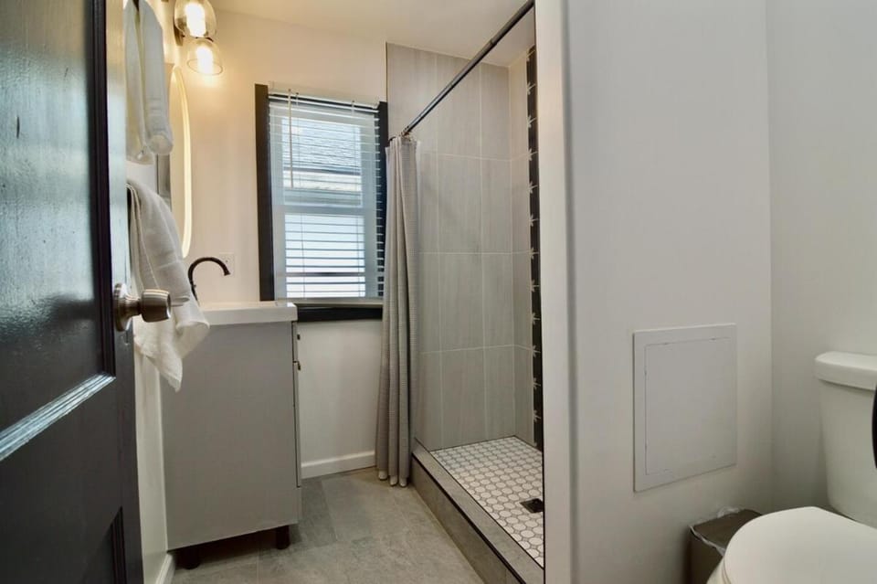 Whirlpool by the Niagara River Free Wifi & Parking House in Niagara Falls