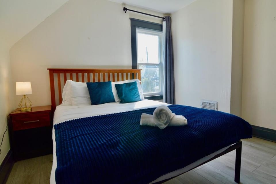 Whirlpool by the Niagara River Free Wifi & Parking House in Niagara Falls