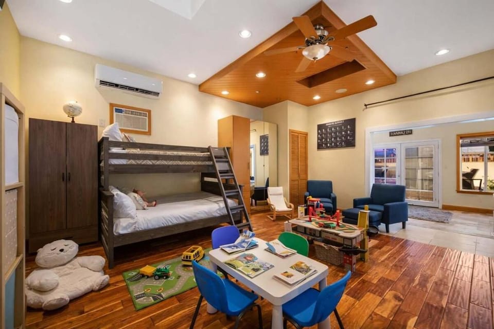 Walk to the beach, King, Jacuzzi, Fire Pit, Bikes House in Mission Bay San Diego