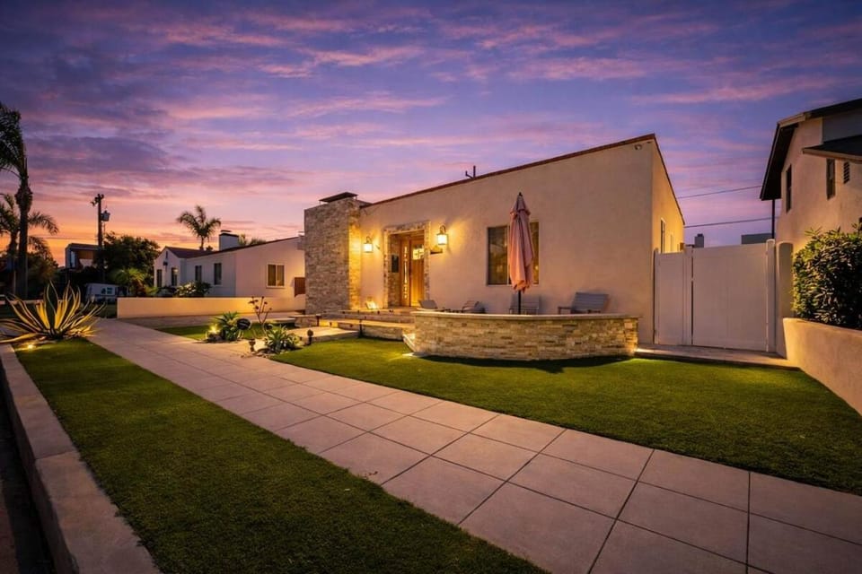 Walk to the beach, King, Jacuzzi, Fire Pit, Bikes House in Mission Bay San Diego