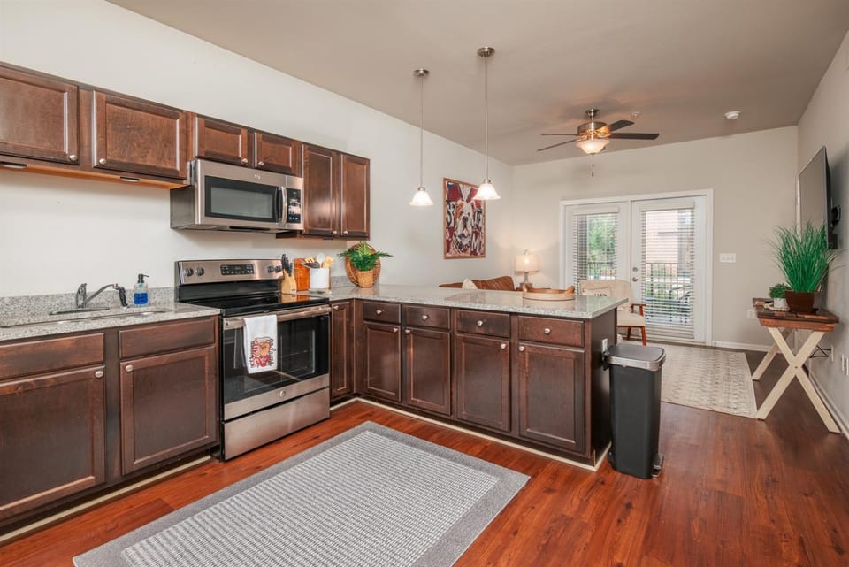 Prime Location 1st Floor No stairs Walk 2 MSU Apartment in Starkville