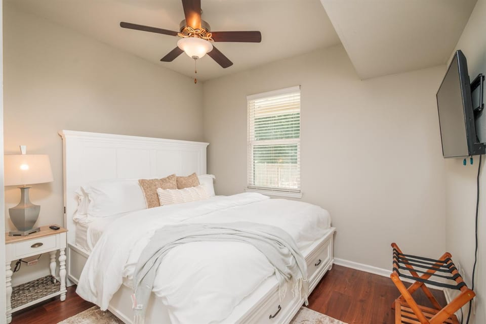 Prime Location 1st Floor No stairs Walk 2 MSU Apartment in Starkville