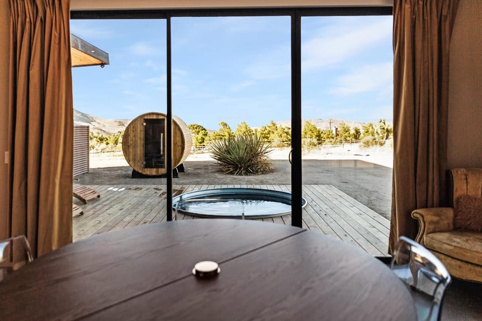 Natural landscape, Hot Tub, Sauna, View (from property/room), Balcony/Terrace, Dining area, Mountain view