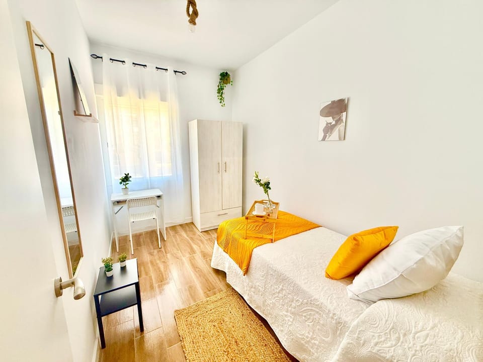 Palm 2 Centro - 5 Rooms Apartment in Huelva