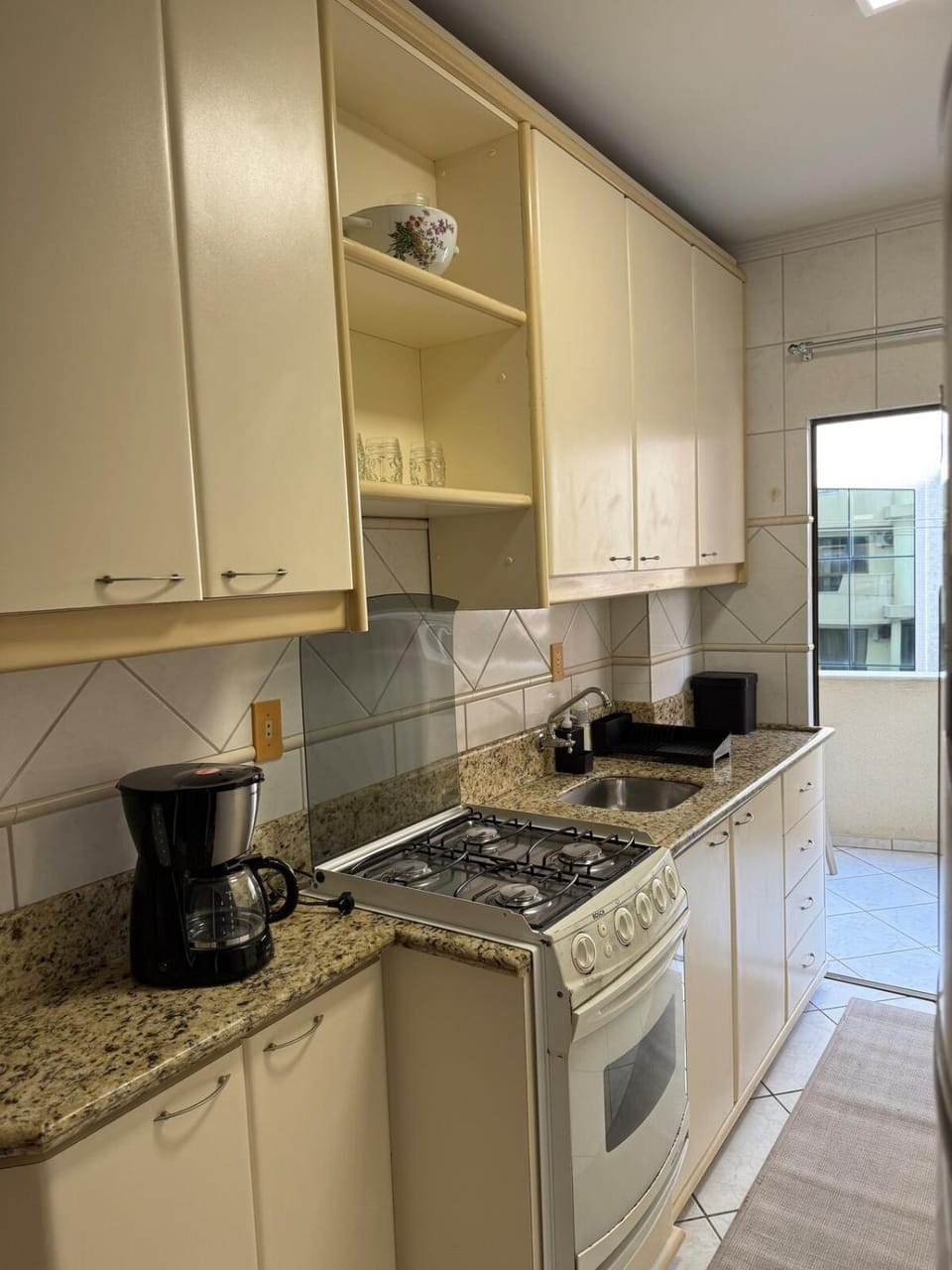 Espaço inteiro a 30m do Mar - Meia Praia Apartment in Porto Belo