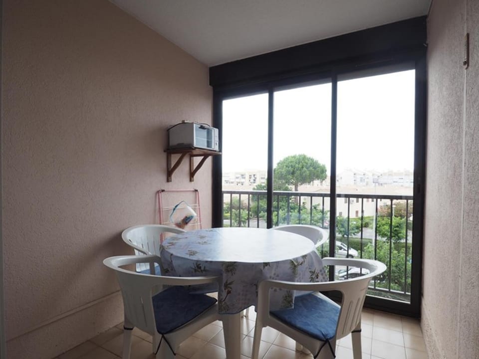 Appartement avec piscine - 6 pers. - FR-1-874-63 Apartment in Le Grau-du-Roi