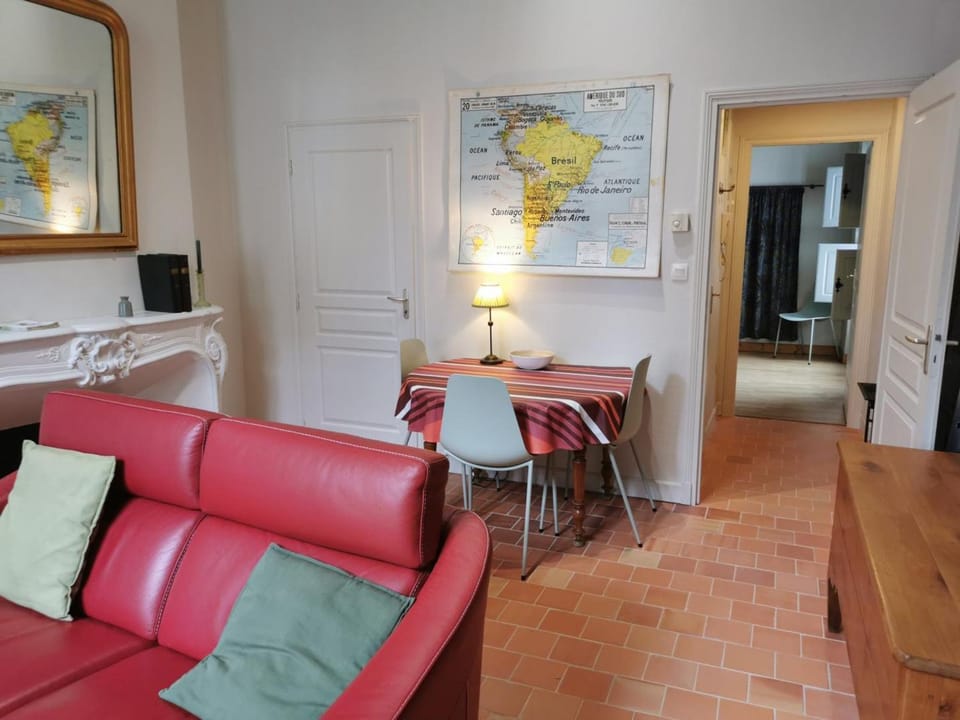 Appartement charmant au cœur de Richelieu - FR-1-381-663 Apartment in Centre-Val de Loire