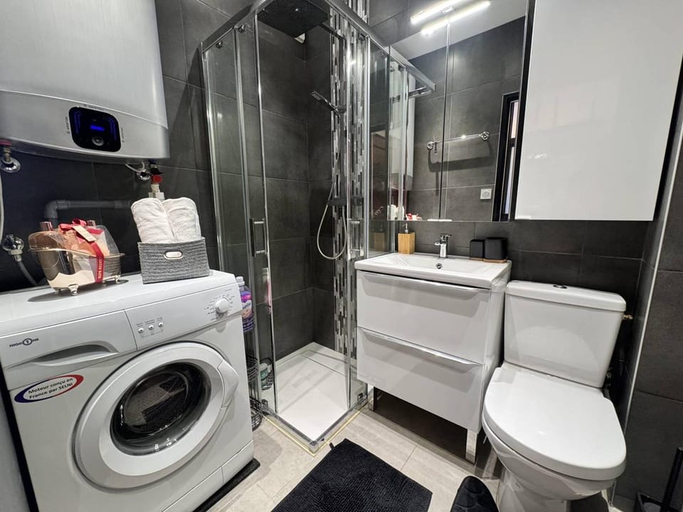 Studio rénové calme, parking - 4 pers. - FR-1-845-27 Apartment in Six-Fours-les-Plages