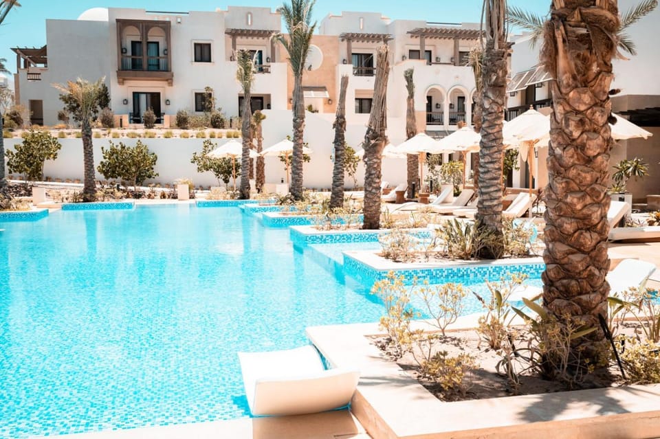 Property building, Spring, Day, Pool view, Swimming pool, sunbed