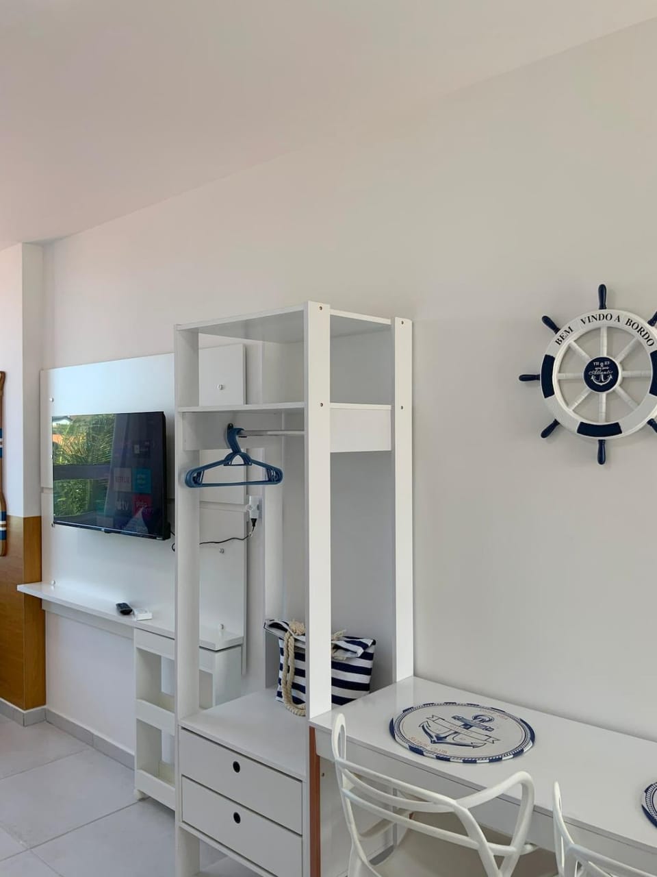 TV and multimedia, Photo of the whole room, locker