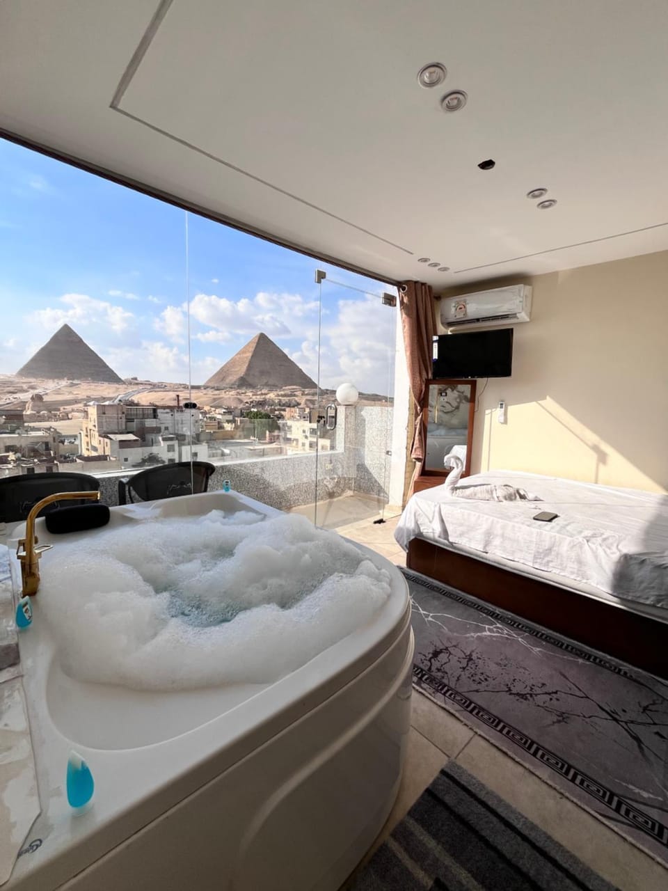 Middle east pyramids jacuzzi & spa Hotel in Egypt