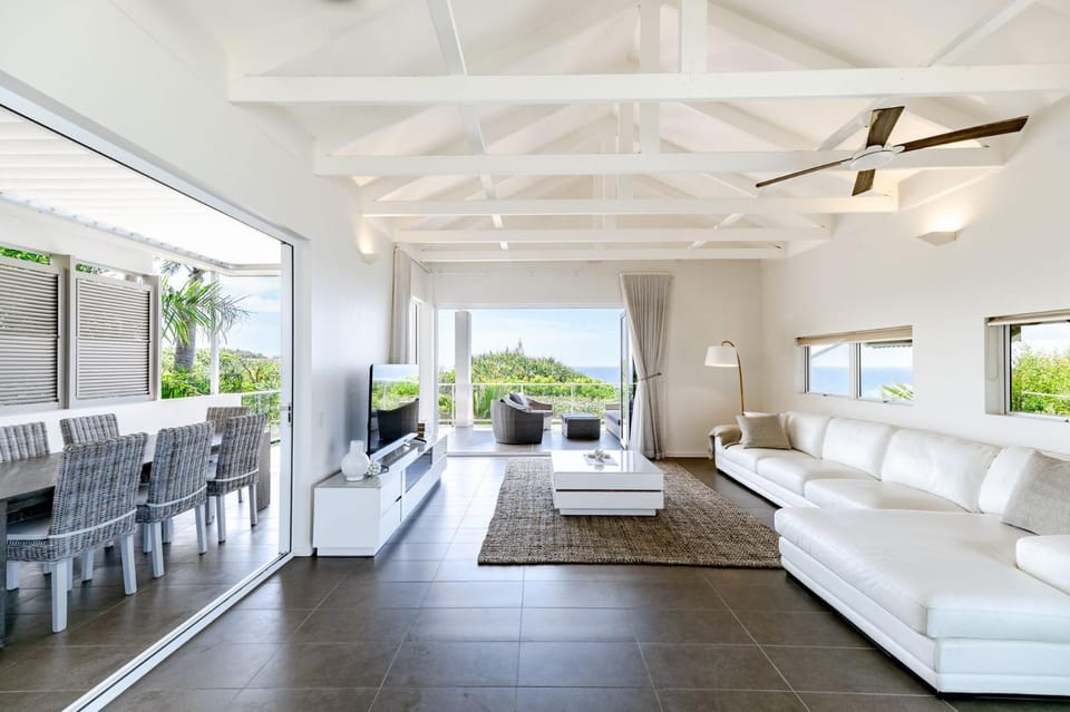 Aqua North House, Ocean Views & Pool House in Sunrise Beach