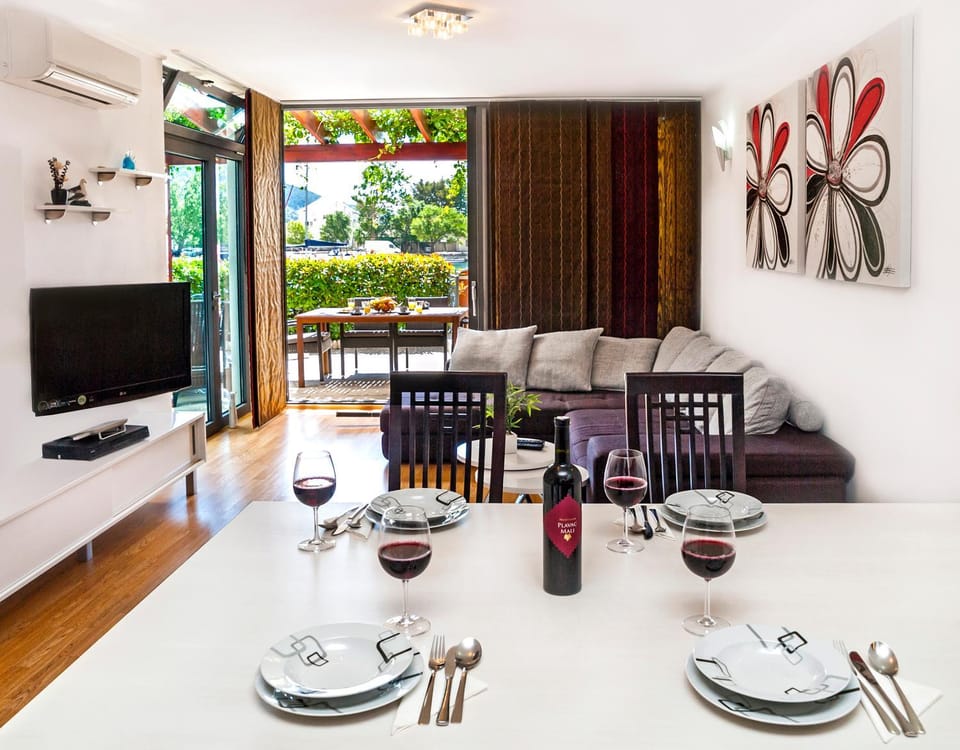 Balcony/Terrace, Living room, Seating area, Dining area