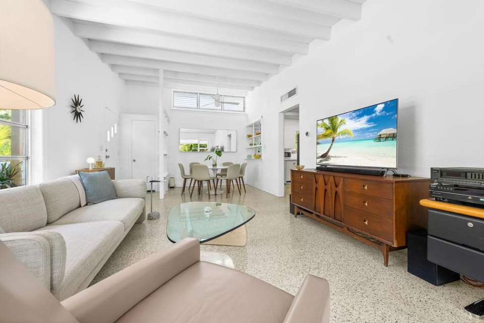 Pool, Grill, Bikes, Pool, Walk to Rybovich House in West Palm Beach