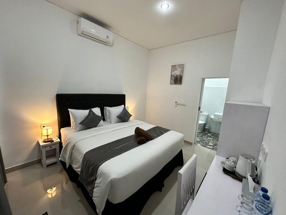 Bed, Photo of the whole room, Bedroom, air conditioner