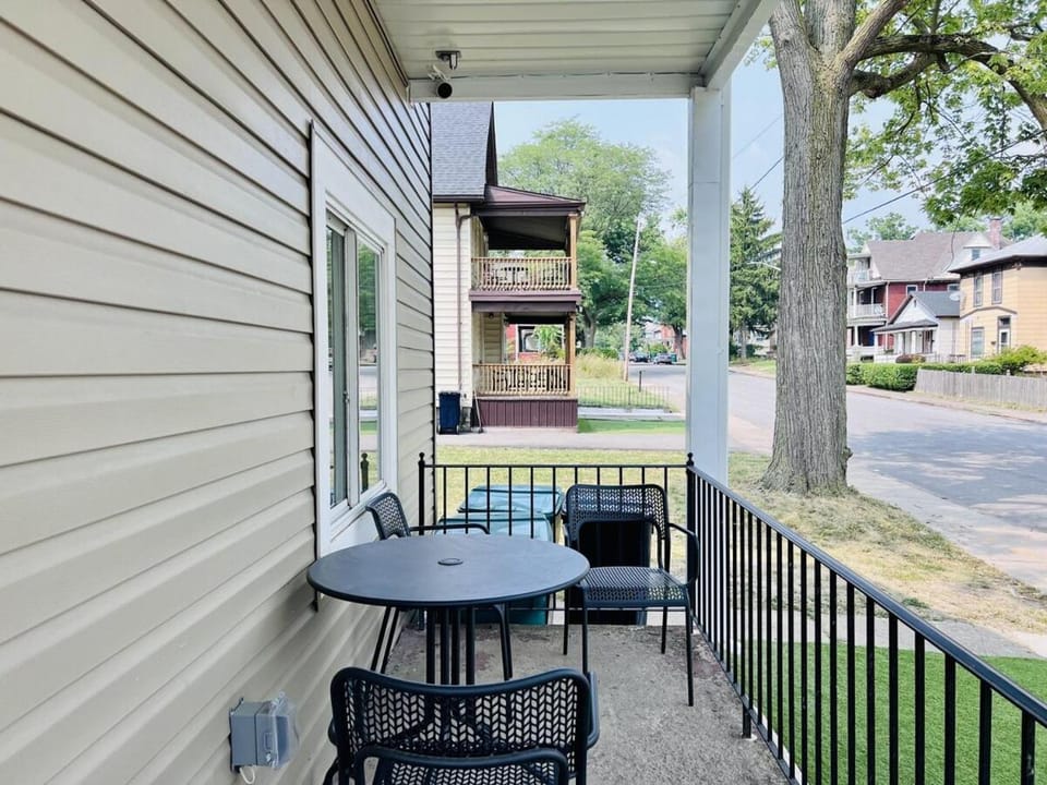 New! Sweet Sunset Walk to the Falls USA House in Niagara Falls