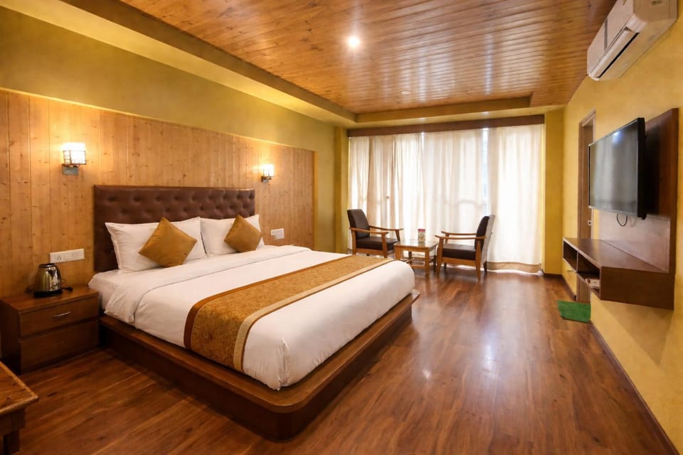 Vista Resort - Centrally Heated & Air Cooled, Mall Road Manali Hotel in Manali