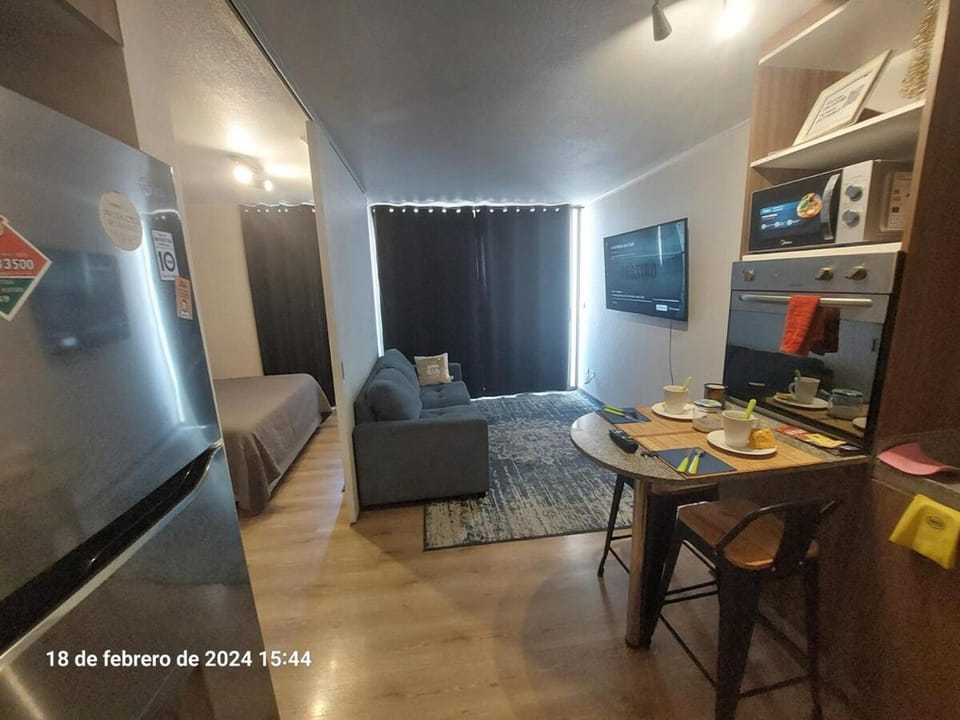 TV and multimedia, Living room, Food and drinks, Dining area, Food, oven