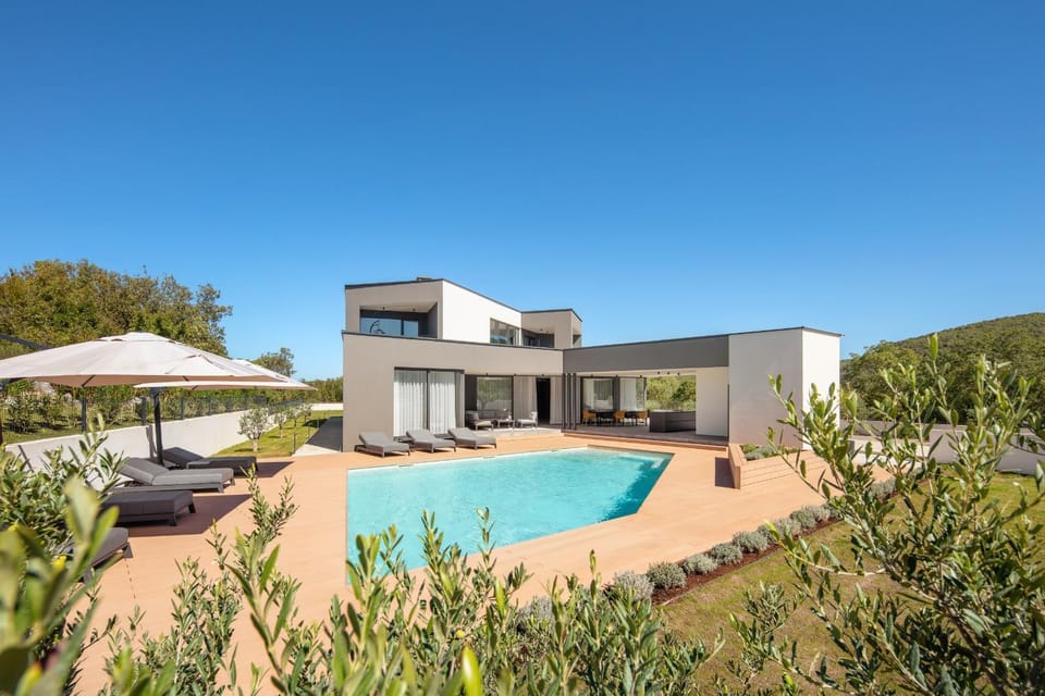 Property building, Swimming pool
