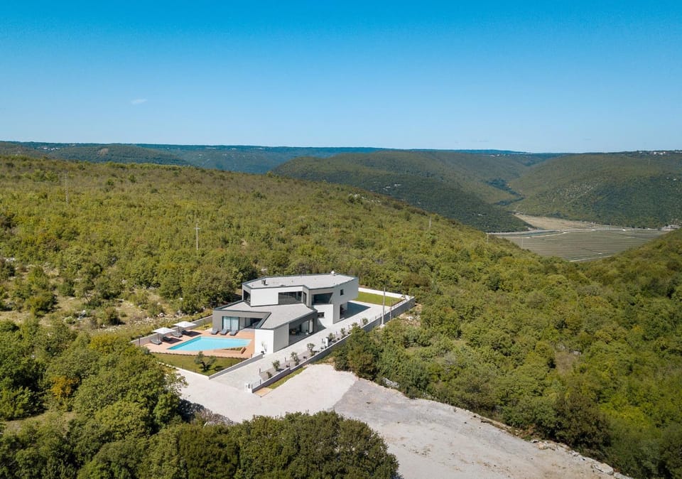 Property building, Bird's eye view