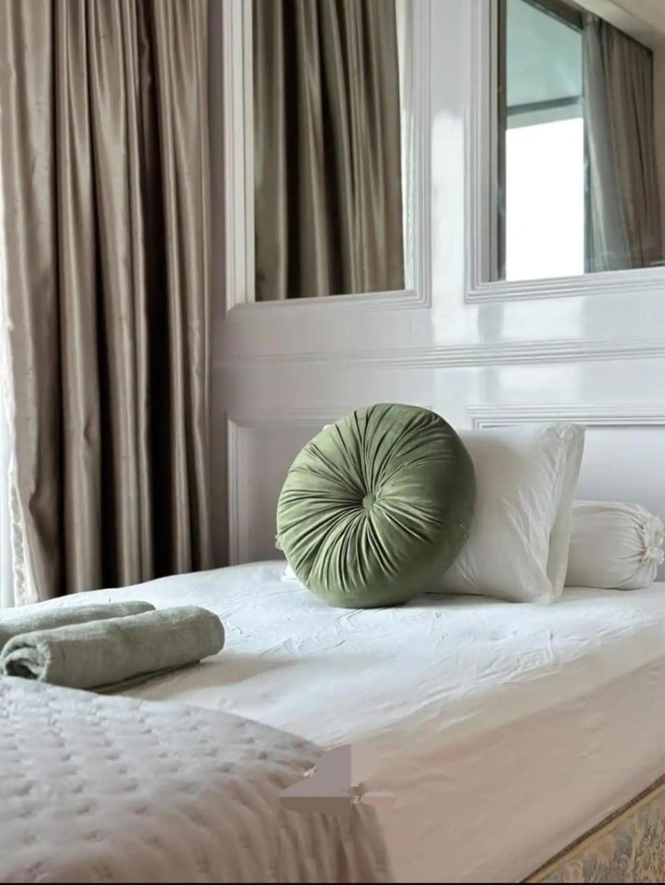EXECUTIVE THAMRIN RESIDENCE MODERN 2 BEDROOM APARTMENT IN HEART OF CENTRAL JAKARTA BEST LOCATION BEST FACILITIES BEST QUALITY FURNITURE SPACIOUS COMFORTABLE SCBD Beside 3 MALLS Apartment in Jakarta