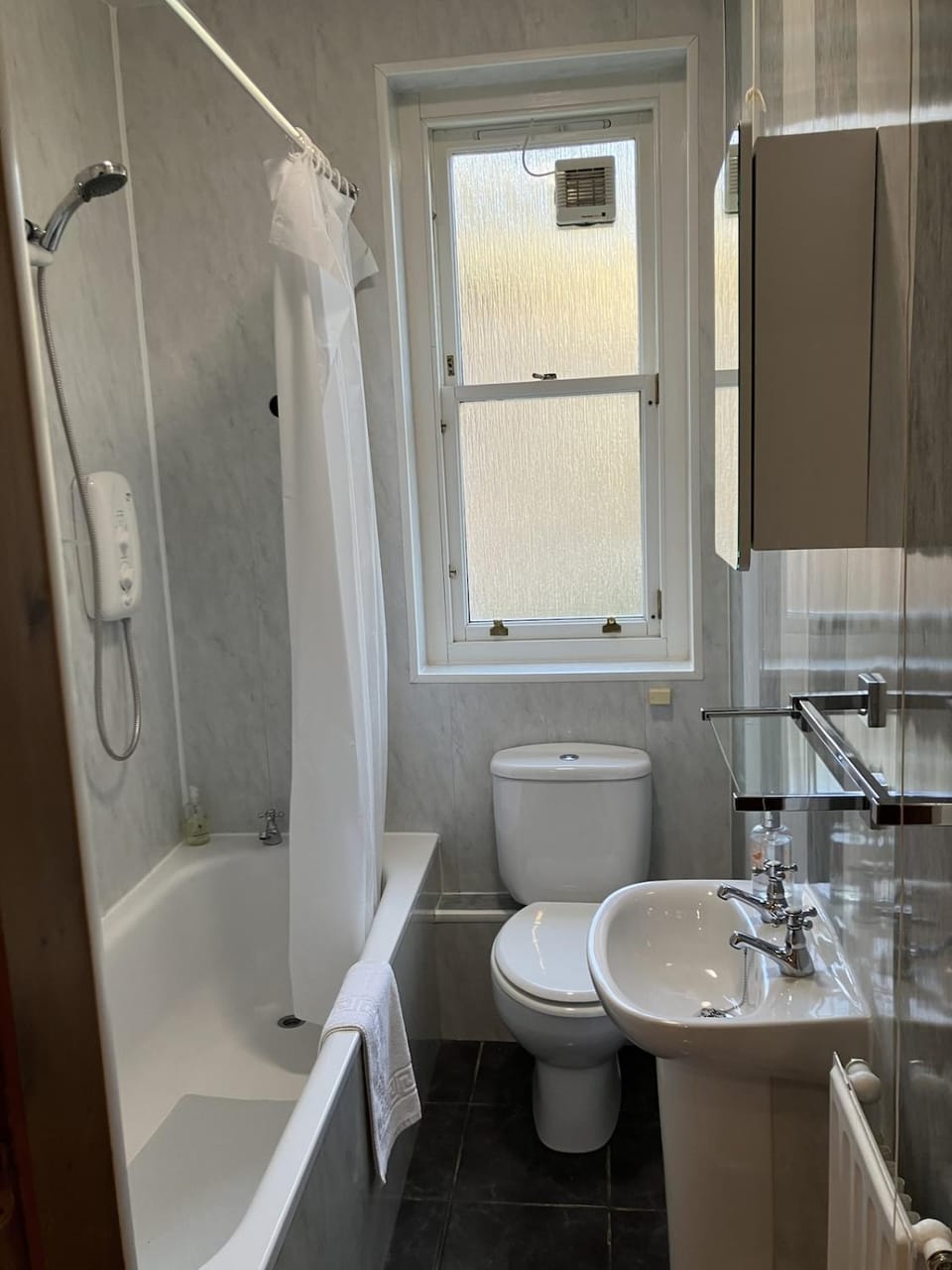 Bright 2BR Gem in central Old Town location Apartment in Edinburgh