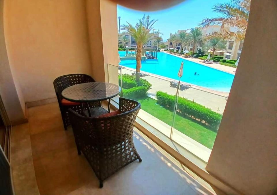 Pool view, Swimming pool