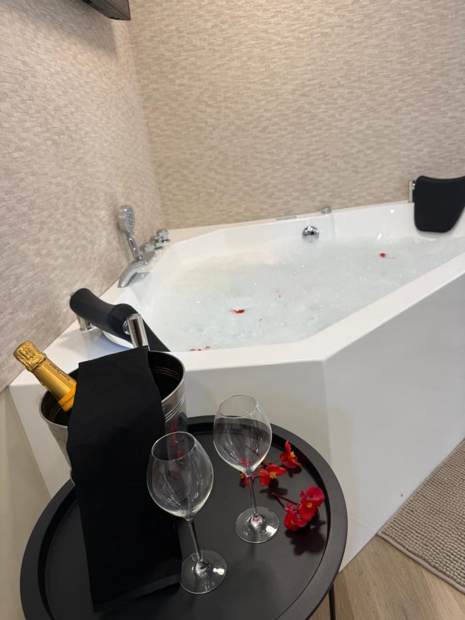 Hot Tub, Bath