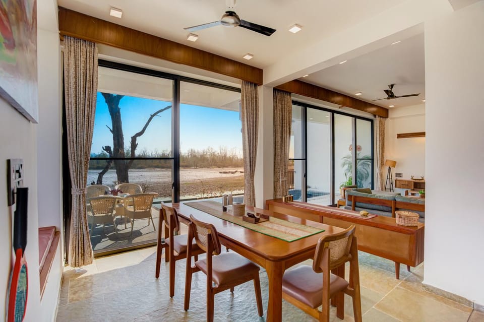 Dining area, Breakfast