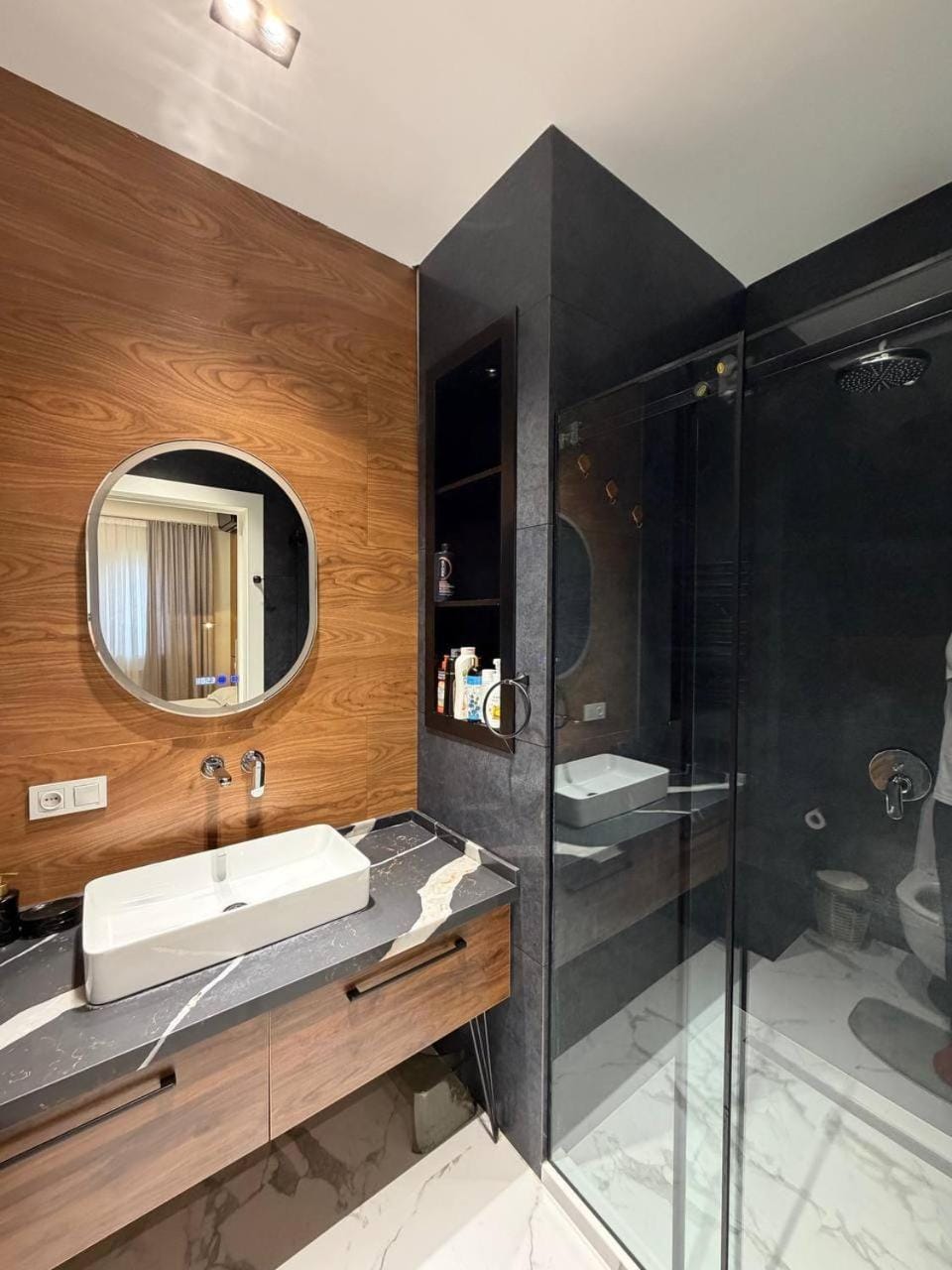 Shower, Toilet, Bathroom, Bedroom, towels