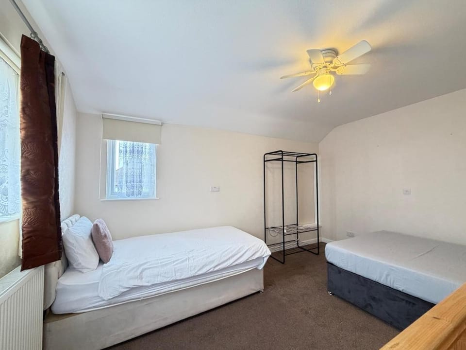 Lovely Home in Bexley with Parking Apartment in Sidcup