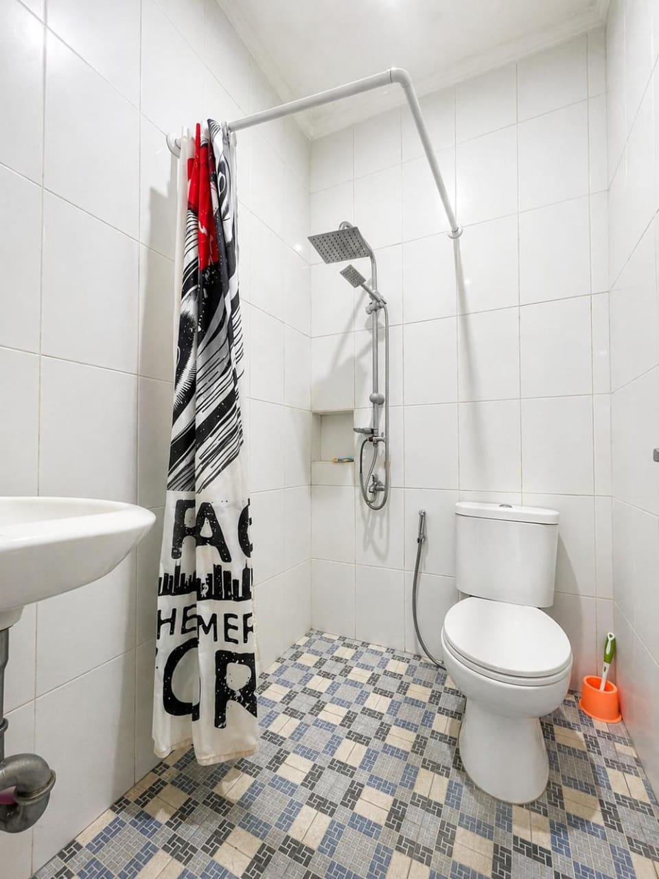 Guesthouse walking distance to Beach with share kitchen Bed and Breakfast in Kuta Selatan
