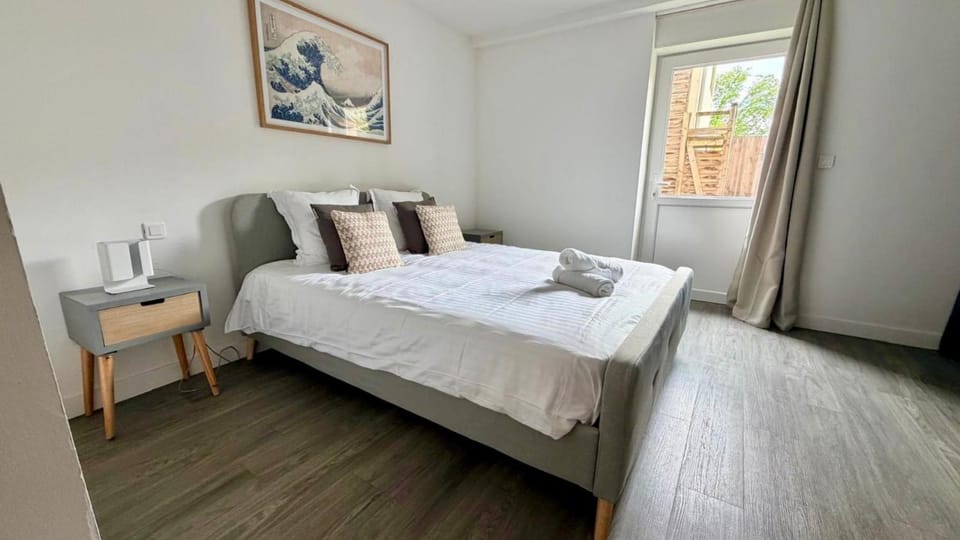 Bed, Bedroom