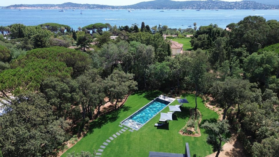 Bird's eye view, Swimming pool