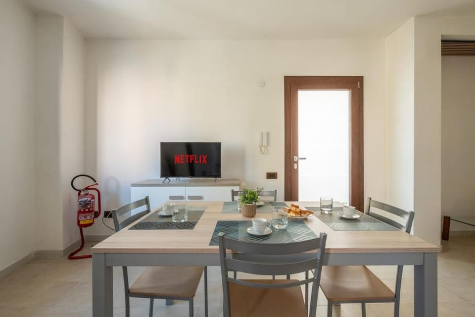 Sunset Lounge Stay - Spiaggia del Poetto 5min & Terrazza Apartment in Quartu Sant'Elena