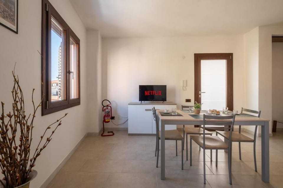 Sunset Lounge Stay - Spiaggia del Poetto 5min & Terrazza Apartment in Quartu Sant'Elena