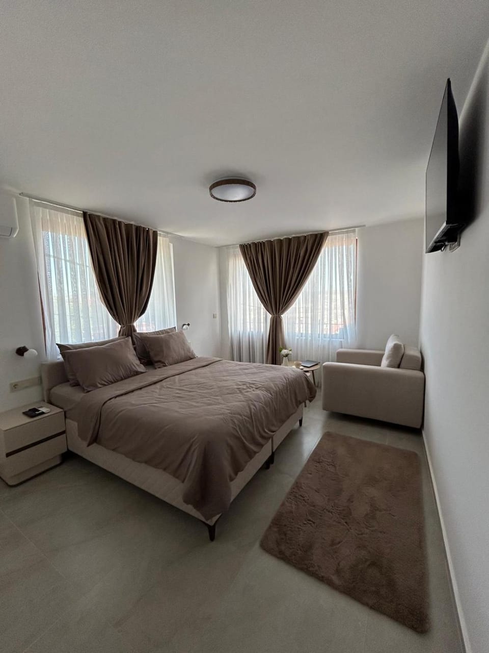 Property building, Photo of the whole room