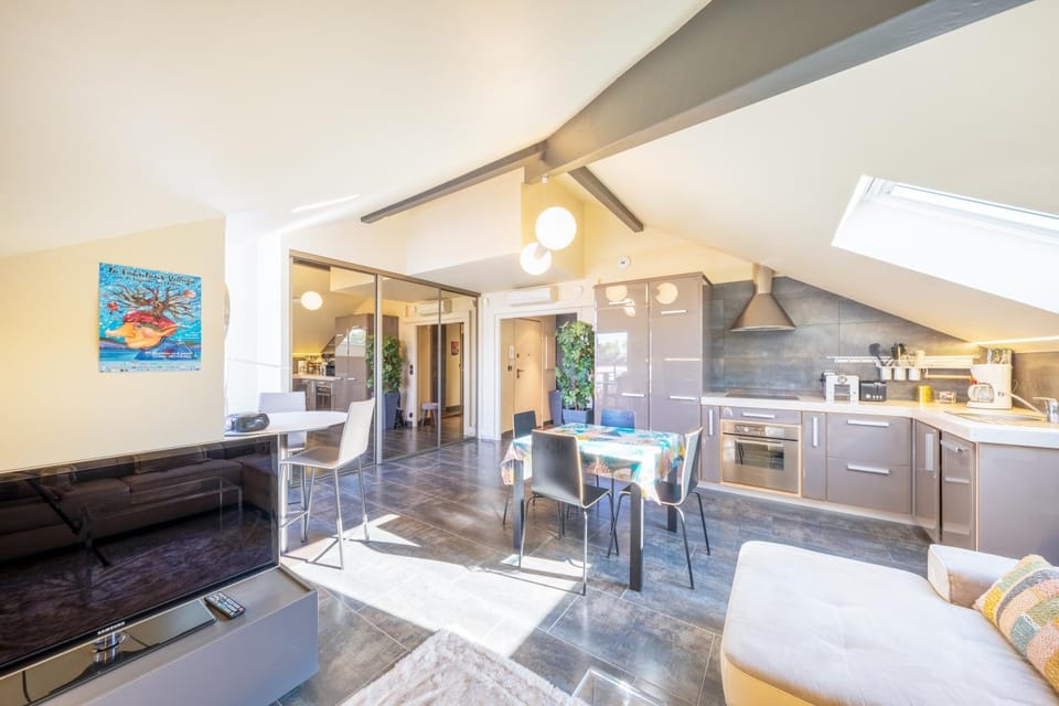 Kitchen or kitchenette, Living room, Dining area