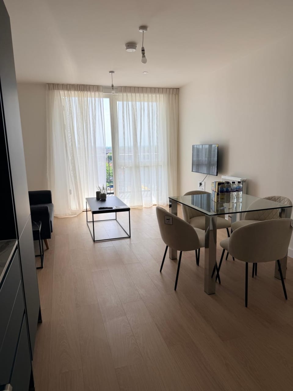 Spacious 3-Bed Hayes Apartment near Heathrow Apartment in Hounslow