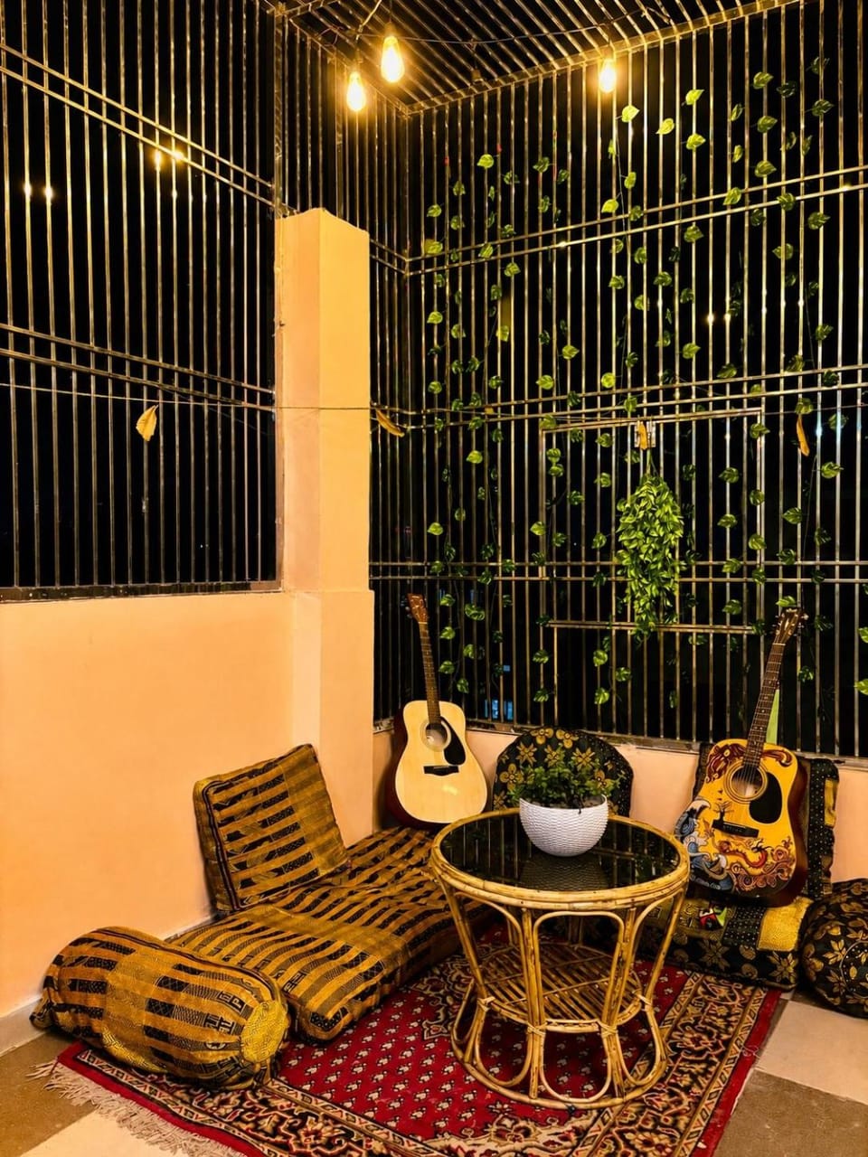 Keshari stay inn Roof top cafe 1 km from kashi vishwanath Vacation rental in Varanasi
