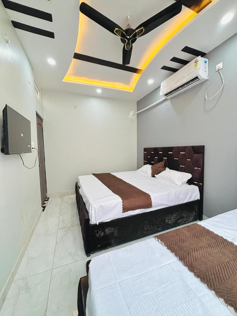 Keshari stay inn Roof top cafe 1 km from kashi vishwanath Vacation rental in Varanasi