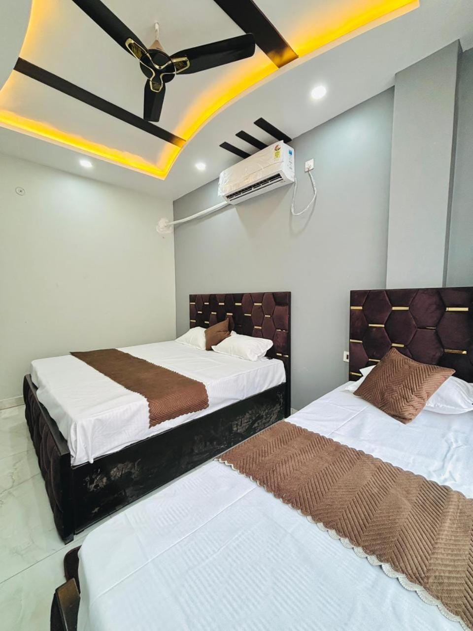 Keshari stay inn Roof top cafe 1 km from kashi vishwanath Vacation rental in Varanasi