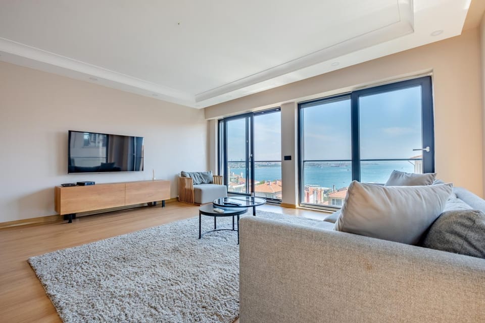 One-Bedroom Family Suite in Managed Aparthotel - Bosphorus View in Central Location Apartment in Istanbul