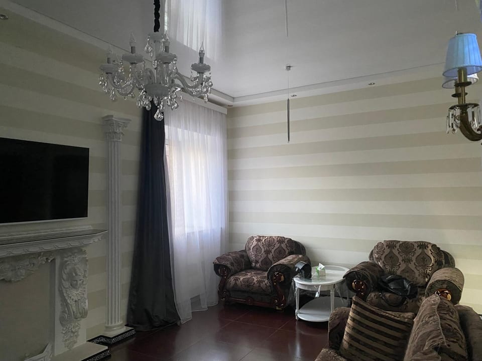 С видом на Оперу, вход из Оперы и со двора, на 2-ом этаже Apartment in Yerevan