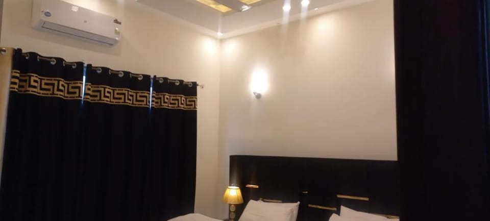 Swiss Grand Villa DHA Near Raya & Airport Bed and Breakfast in Lahore