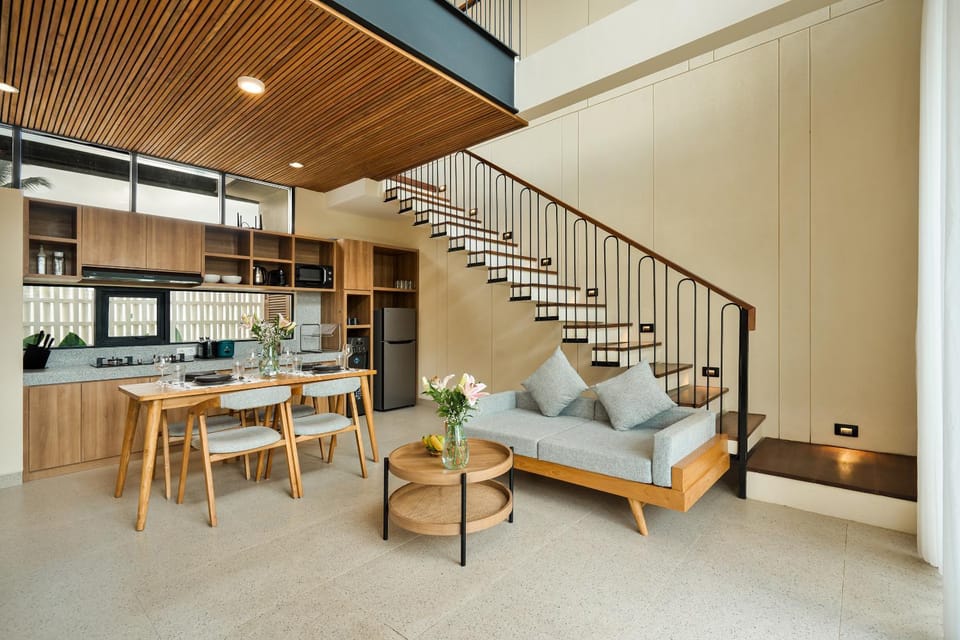 Seating area, Dining area, kitchen