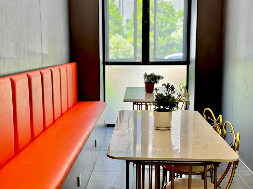Property building, Restaurant/places to eat