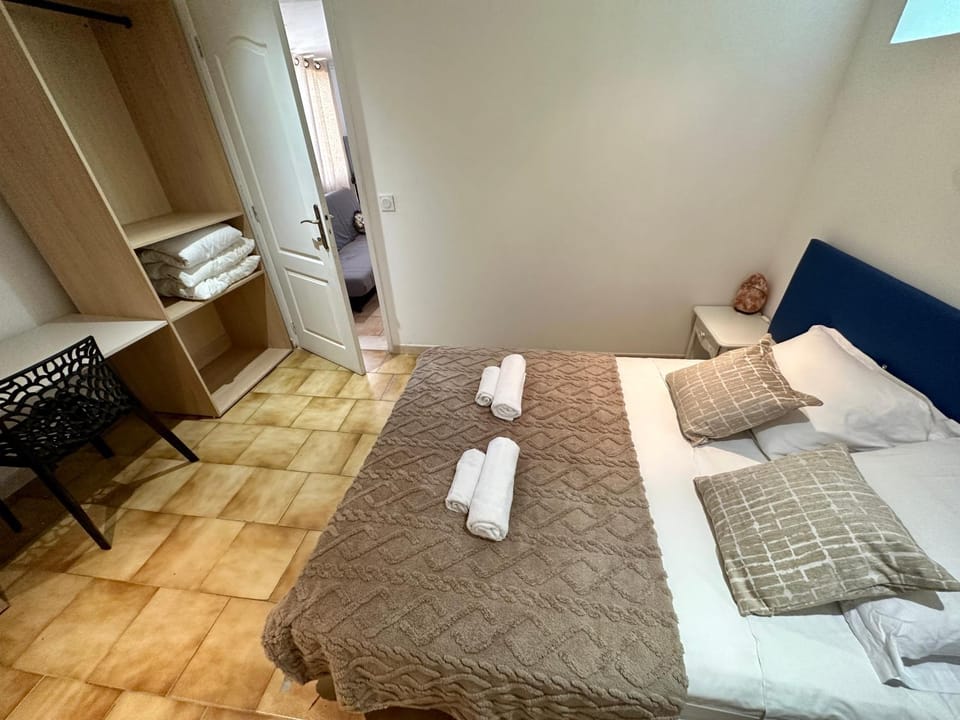 PLAGE Pointe Croisette Parking Apartment in Cannes