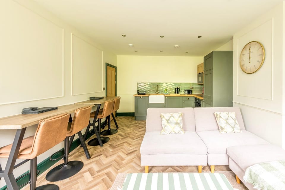 Caledonia Place with Free Permit Parking by Prescott Apartments Apartment in Bristol